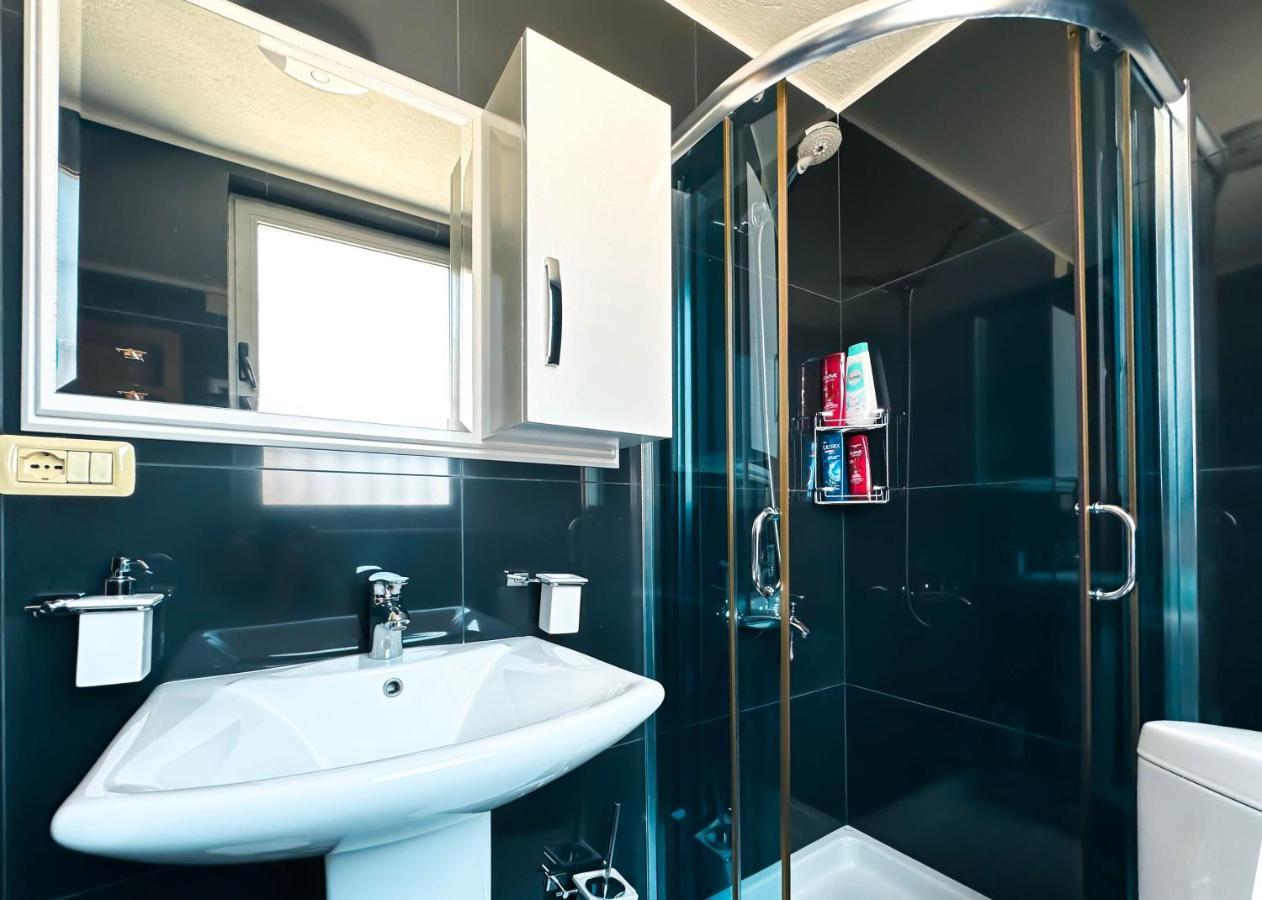 Cozy Elegance Above Korca Apartment Ngoại thất bức ảnh