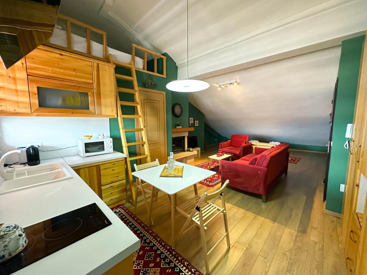 Cozy Elegance Above Korca Apartment Ngoại thất bức ảnh