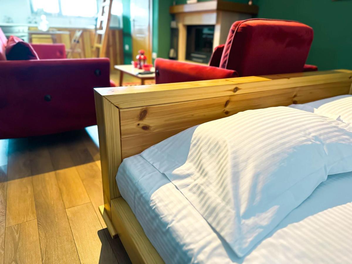 Cozy Elegance Above Korca Apartment Ngoại thất bức ảnh