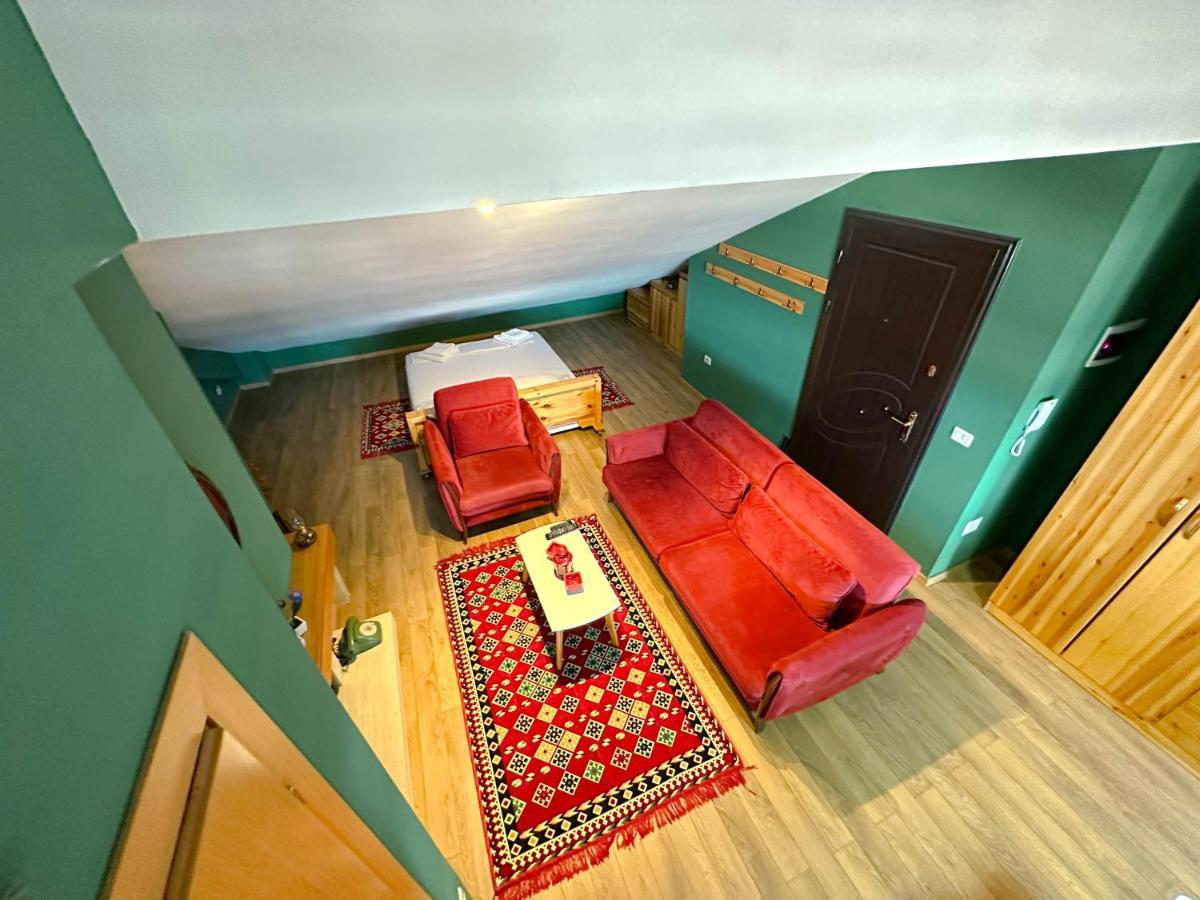 Cozy Elegance Above Korca Apartment Ngoại thất bức ảnh