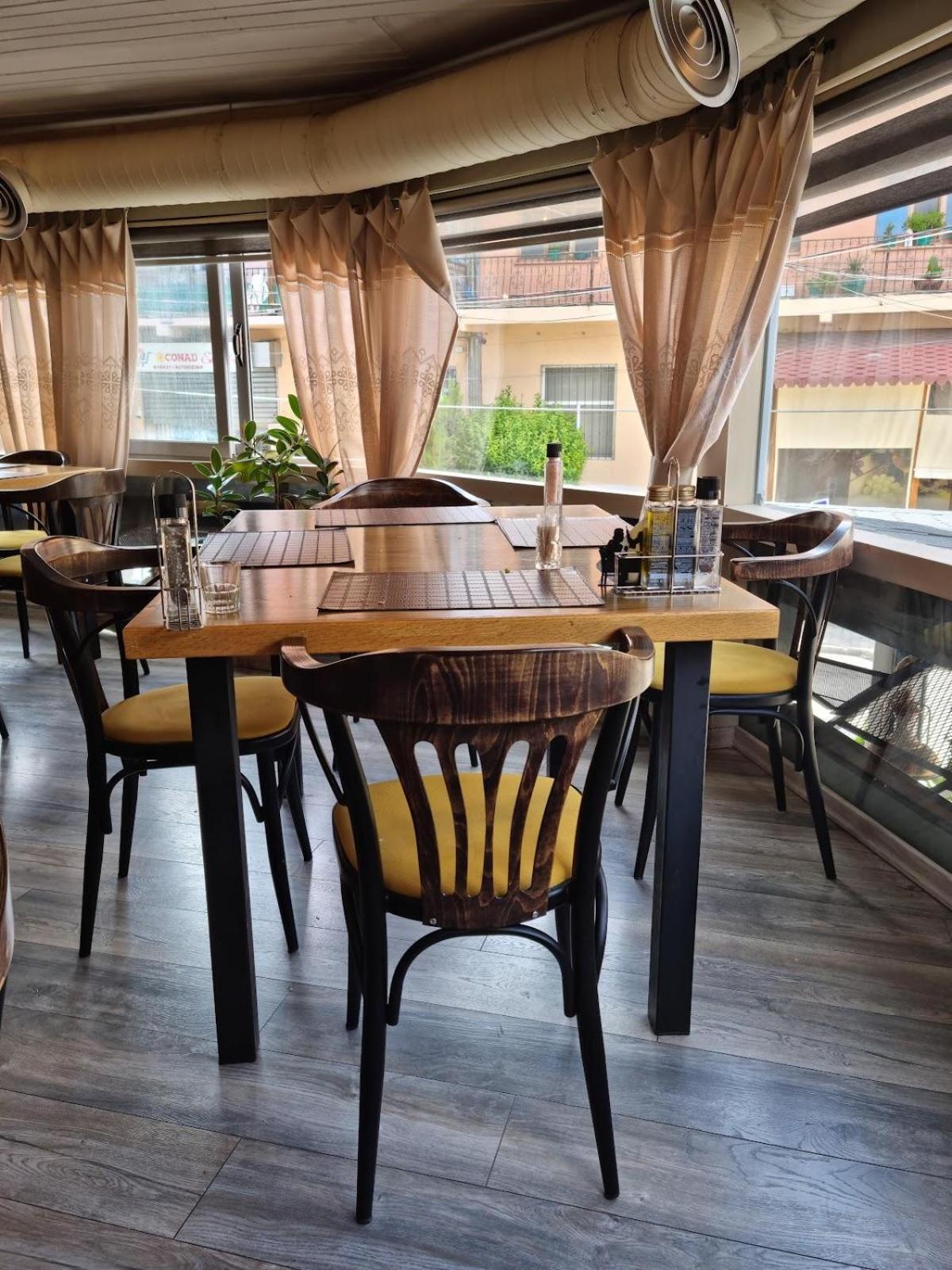 Cozy Elegance Above Korca Apartment Ngoại thất bức ảnh